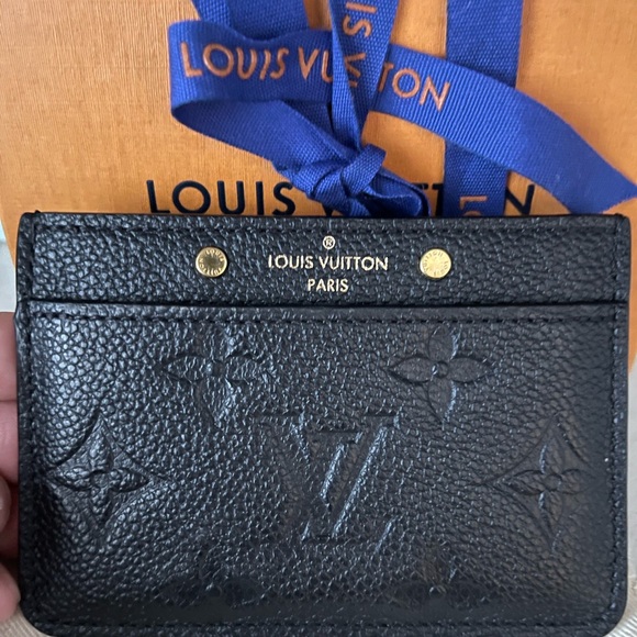 Louis Vuitton - Picture 4 of 13